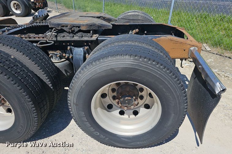 image for item EJ5400 2009 Freightliner Cascadia 125 semi truck