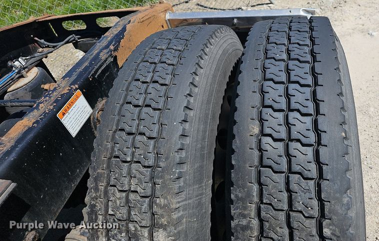 image for item EJ5400 2009 Freightliner Cascadia 125 semi truck