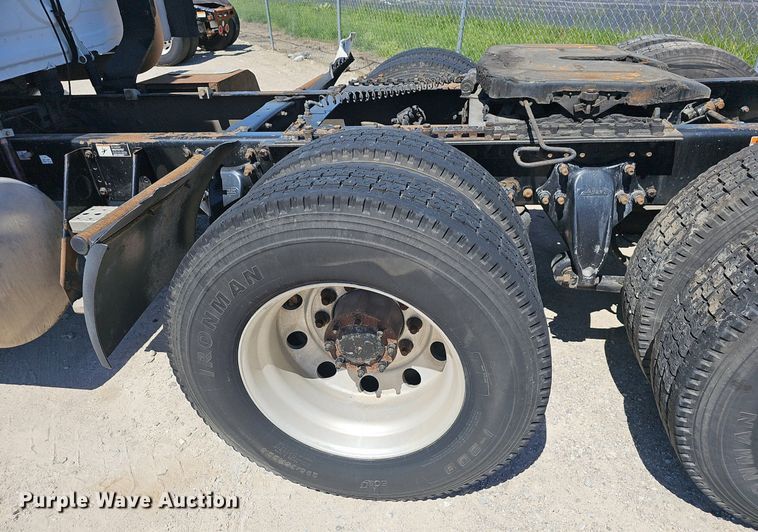 image for item EJ5400 2009 Freightliner Cascadia 125 semi truck