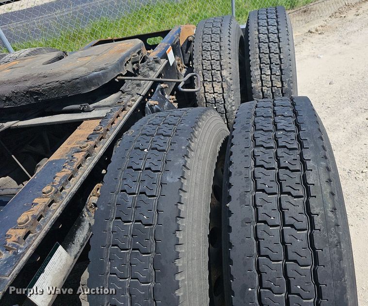 image for item EJ5400 2009 Freightliner Cascadia 125 semi truck