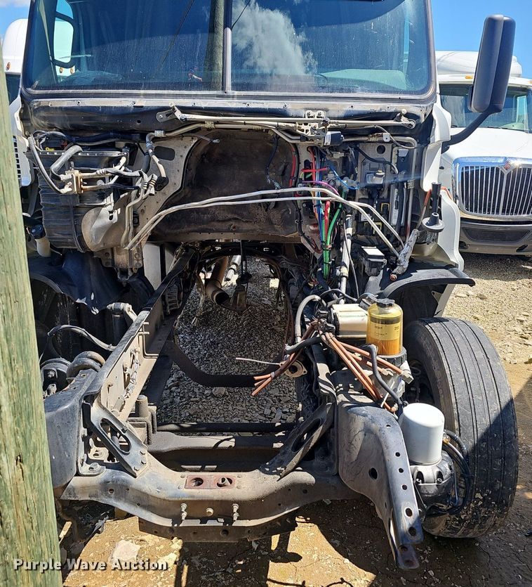 image for item EJ5401 2015 Freightliner Cascadia 125 semi truck