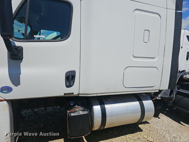 image for item EJ5401 2015 Freightliner Cascadia 125 semi truck