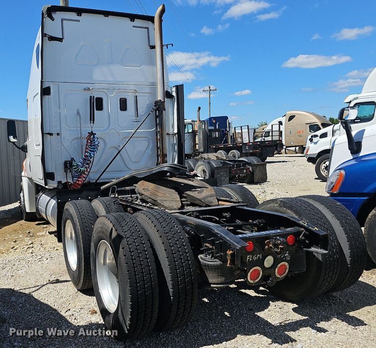 image for item EJ5401 2015 Freightliner Cascadia 125 semi truck