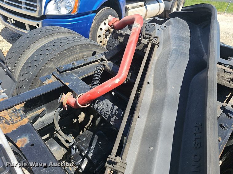 image for item EJ5401 2015 Freightliner Cascadia 125 semi truck