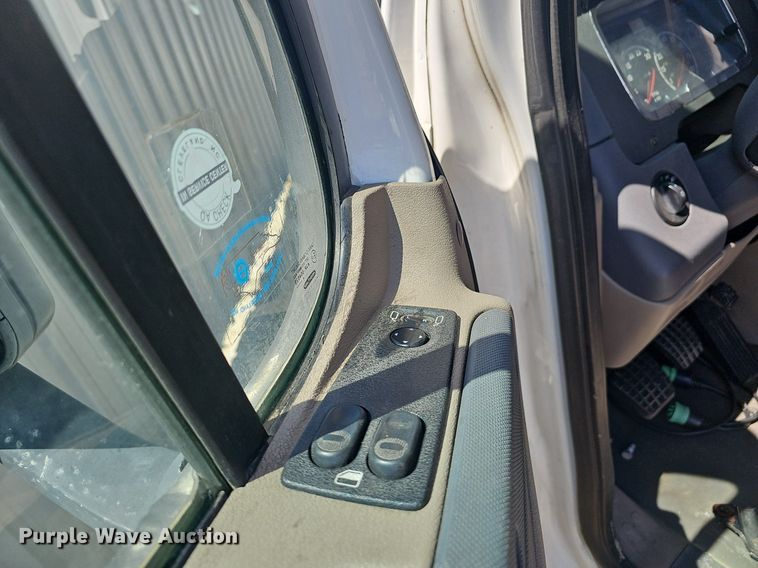 image for item EJ5401 2015 Freightliner Cascadia 125 semi truck