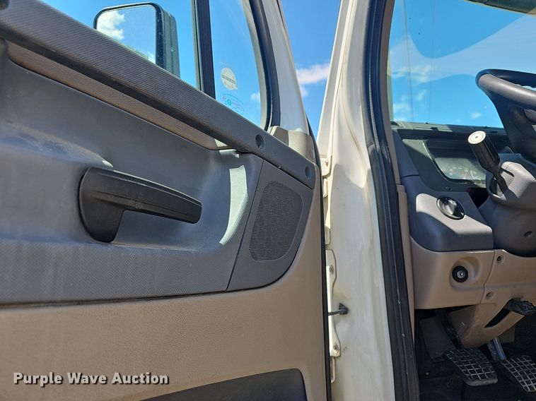 image for item EJ5401 2015 Freightliner Cascadia 125 semi truck