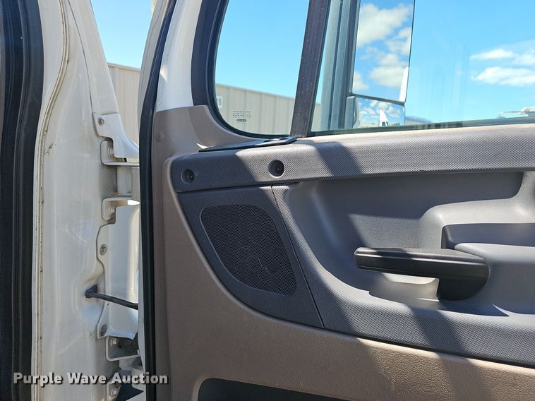 image for item EJ5401 2015 Freightliner Cascadia 125 semi truck