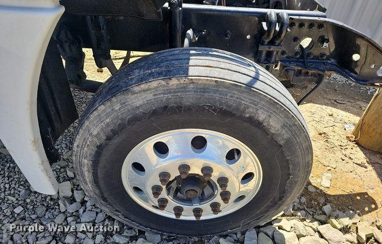 image for item EJ5401 2015 Freightliner Cascadia 125 semi truck