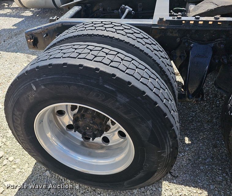 image for item EJ5401 2015 Freightliner Cascadia 125 semi truck