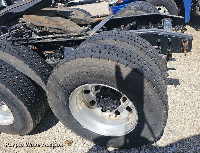 image for item EJ5401 2015 Freightliner Cascadia 125 semi truck