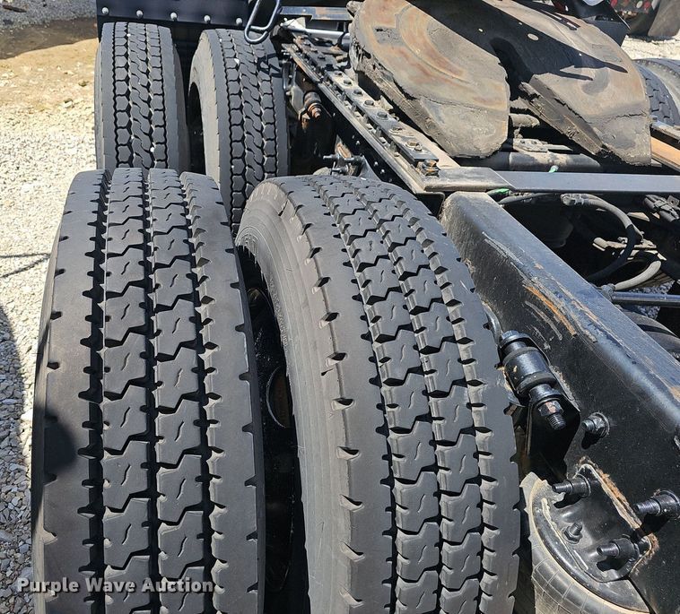 image for item EJ5401 2015 Freightliner Cascadia 125 semi truck