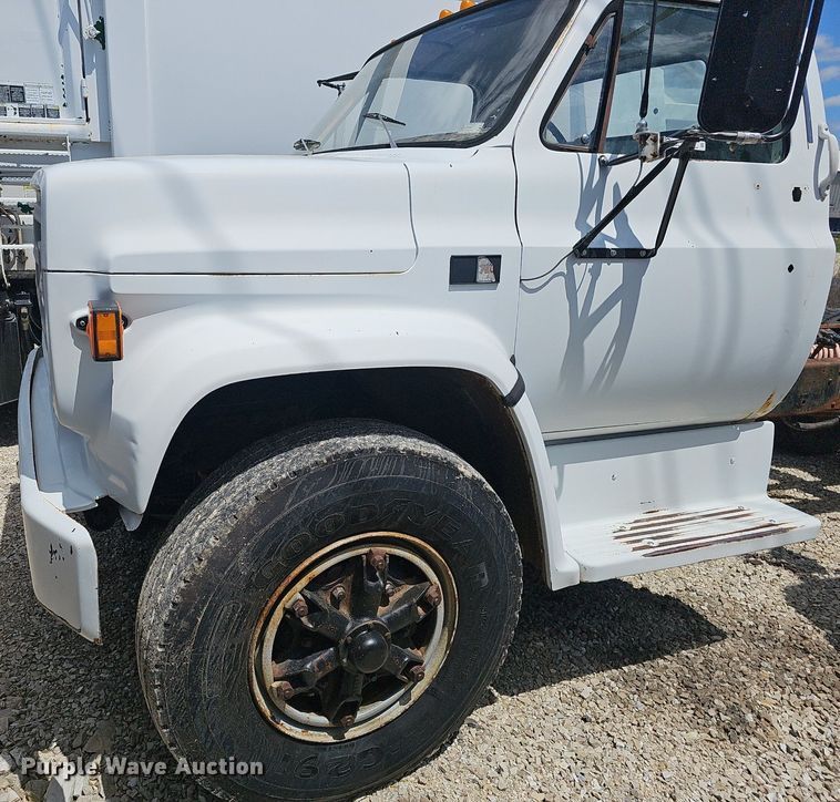 image for item EJ5404 1987 GMC 7000 semi truck