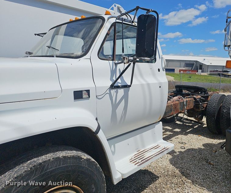 image for item EJ5404 1987 GMC 7000 semi truck