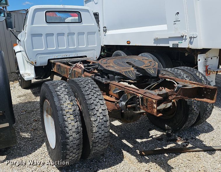 image for item EJ5404 1987 GMC 7000 semi truck