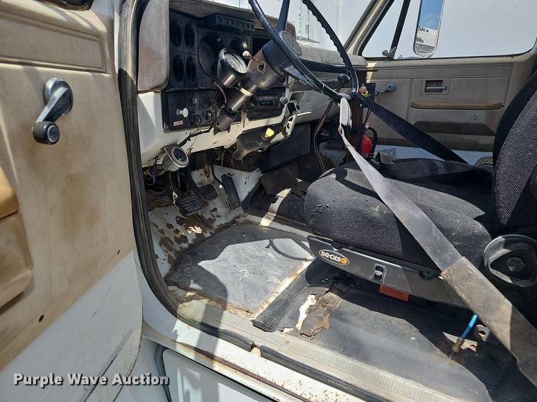 image for item EJ5404 1987 GMC 7000 semi truck