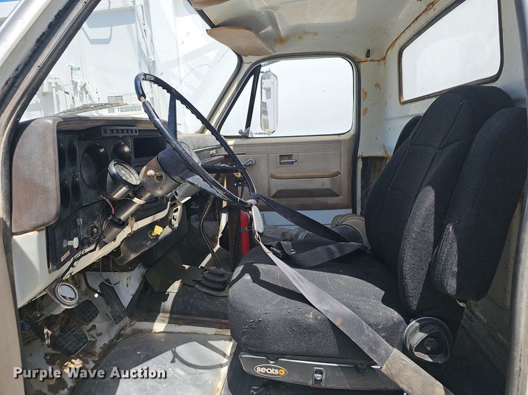 image for item EJ5404 1987 GMC 7000 semi truck