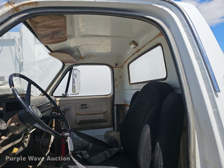 image for item EJ5404 1987 GMC 7000 semi truck