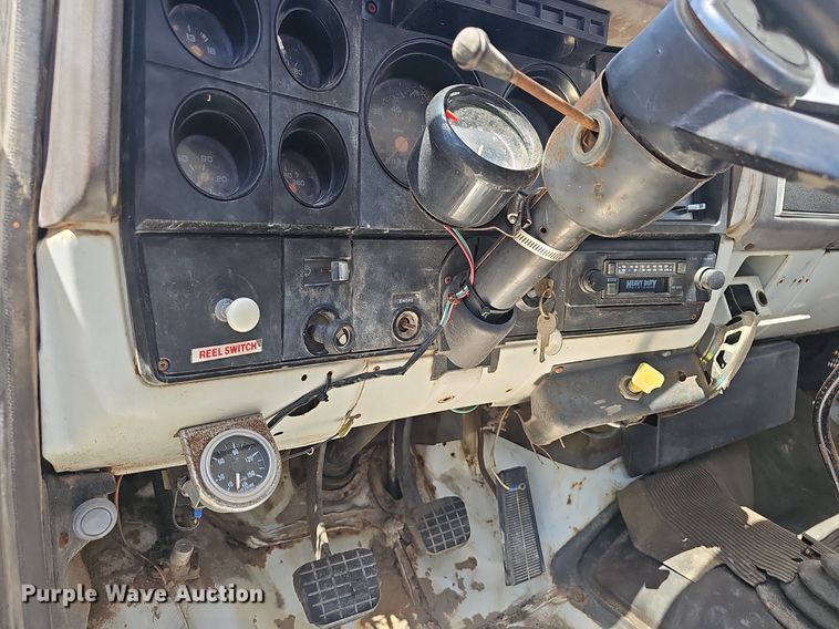 image for item EJ5404 1987 GMC 7000 semi truck