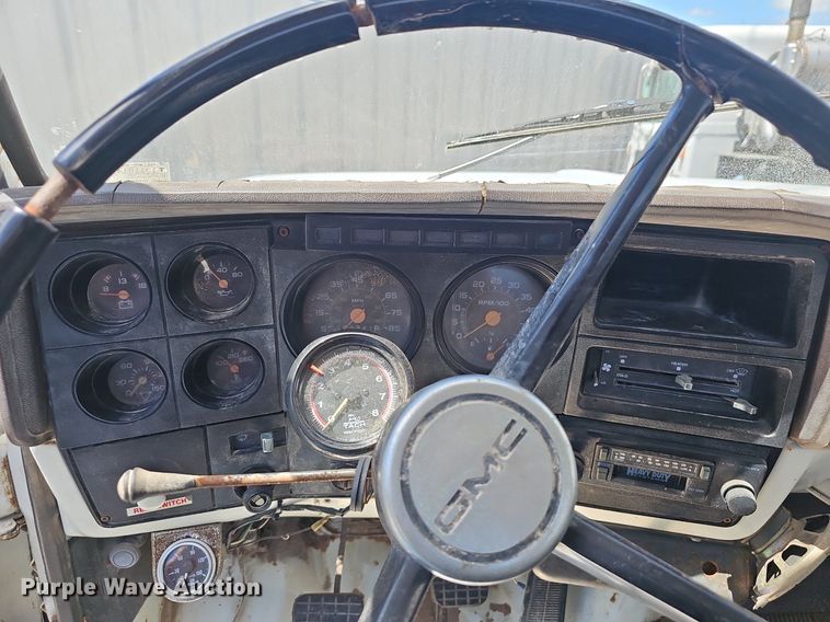 image for item EJ5404 1987 GMC 7000 semi truck