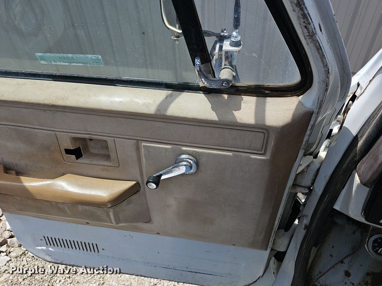 image for item EJ5404 1987 GMC 7000 semi truck