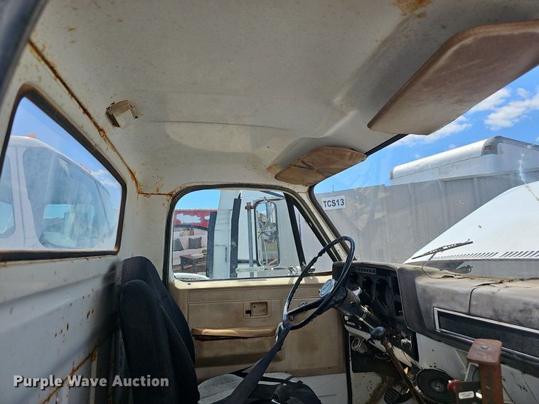 image for item EJ5404 1987 GMC 7000 semi truck