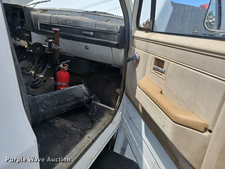 image for item EJ5404 1987 GMC 7000 semi truck