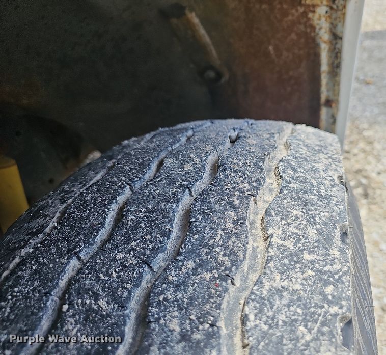 image for item EJ5404 1987 GMC 7000 semi truck