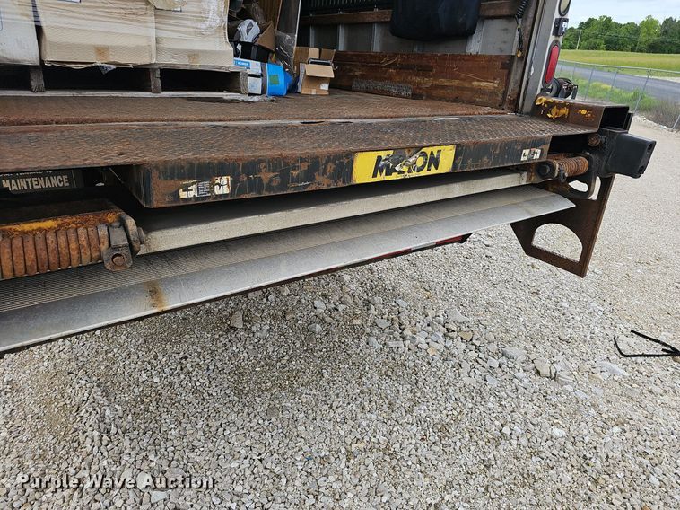 image for item EJ5405 2007 GMC C7500 box truck