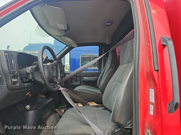 image for item EJ5405 2007 GMC C7500 box truck