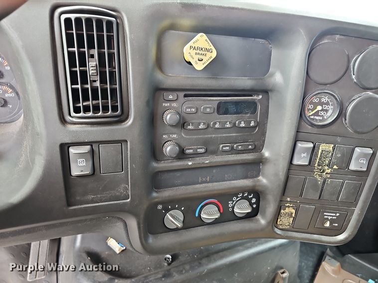 image for item EJ5405 2007 GMC C7500 box truck