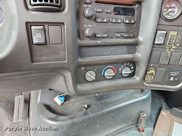 image for item EJ5405 2007 GMC C7500 box truck