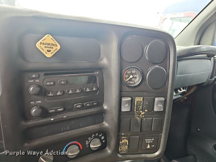 image for item EJ5405 2007 GMC C7500 box truck