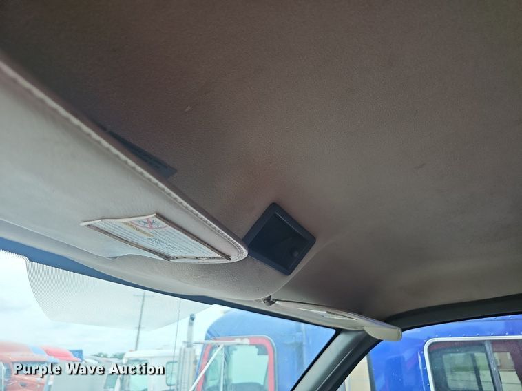 image for item EJ5405 2007 GMC C7500 box truck