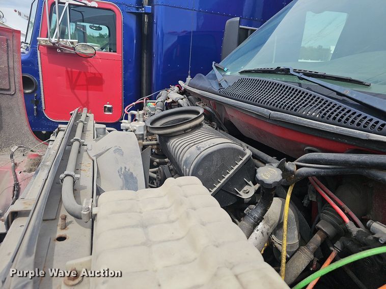 image for item EJ5405 2007 GMC C7500 box truck