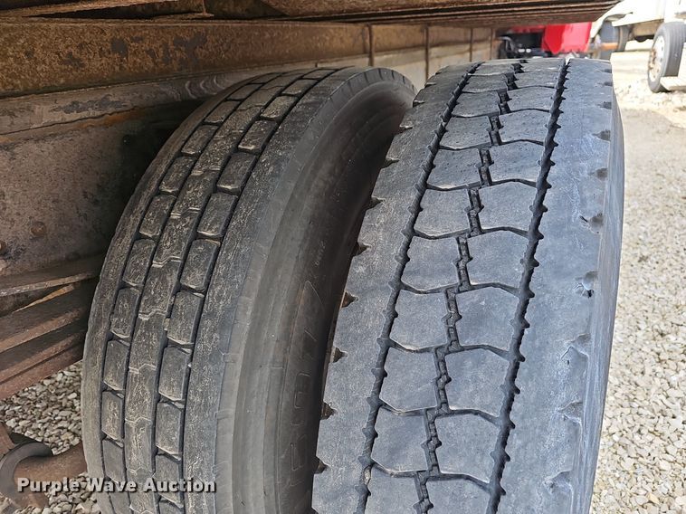 image for item EJ5405 2007 GMC C7500 box truck