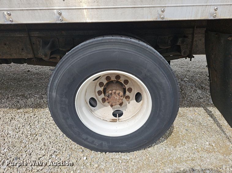 image for item EJ5405 2007 GMC C7500 box truck