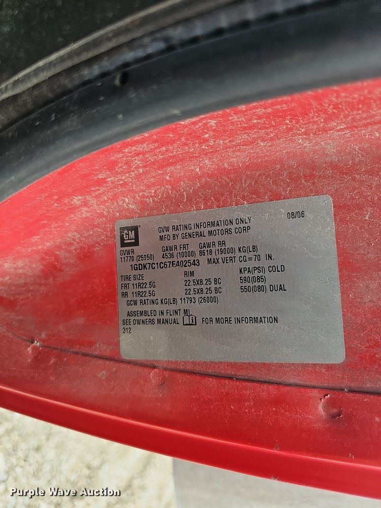 image for item EJ5405 2007 GMC C7500 box truck