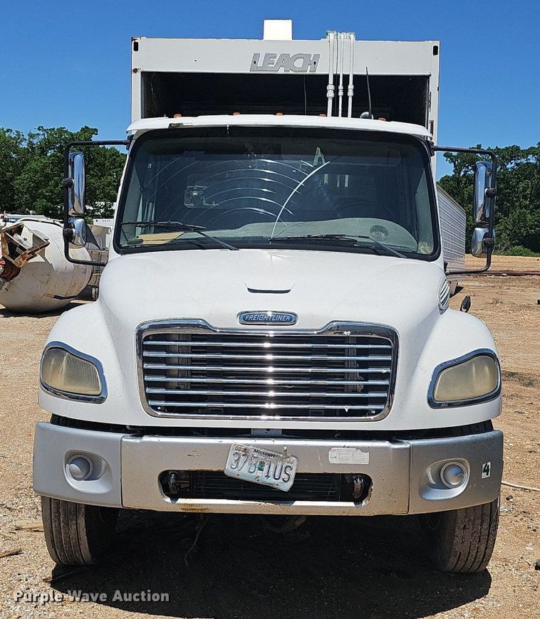 image for item EJ5413 2005 Freightliner  Business Class M2 refuse truck