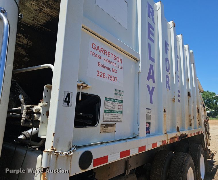 image for item EJ5413 2005 Freightliner  Business Class M2 refuse truck