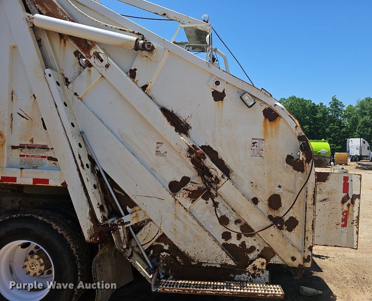 image for item EJ5413 2005 Freightliner  Business Class M2 refuse truck