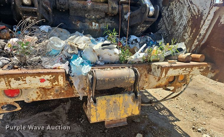 image for item EJ5413 2005 Freightliner  Business Class M2 refuse truck