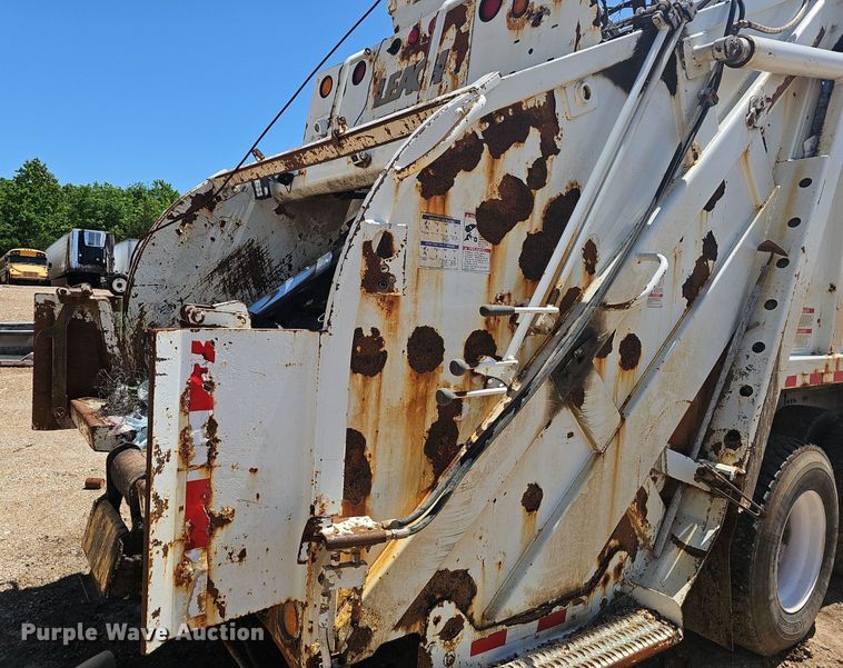 image for item EJ5413 2005 Freightliner  Business Class M2 refuse truck