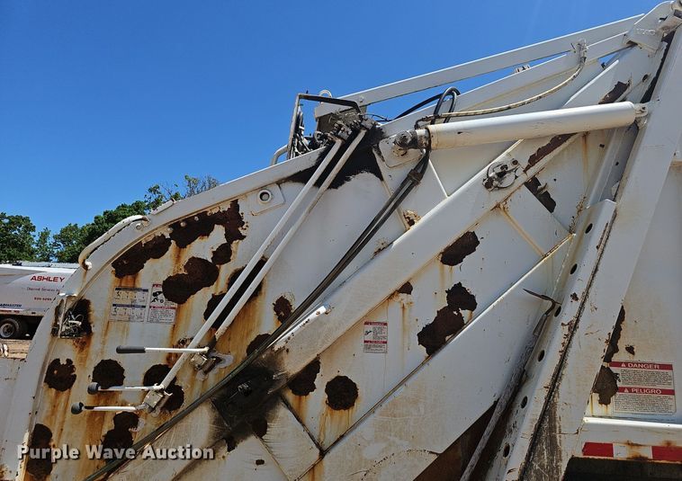 image for item EJ5413 2005 Freightliner  Business Class M2 refuse truck