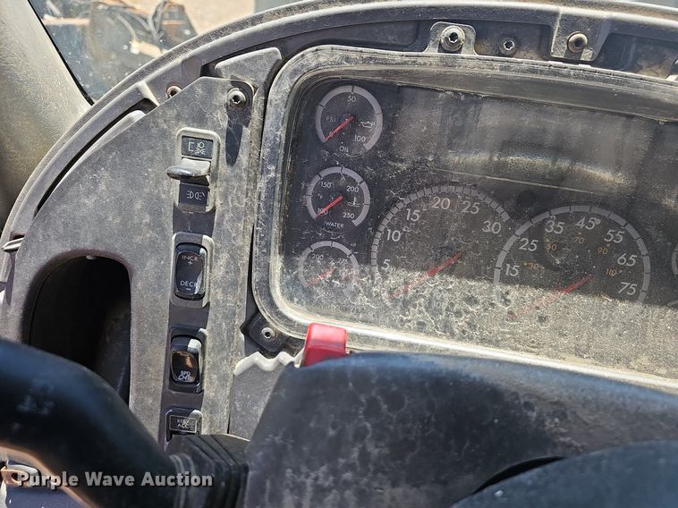 image for item EJ5413 2005 Freightliner  Business Class M2 refuse truck