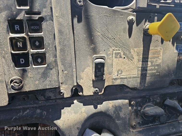 image for item EJ5413 2005 Freightliner  Business Class M2 refuse truck