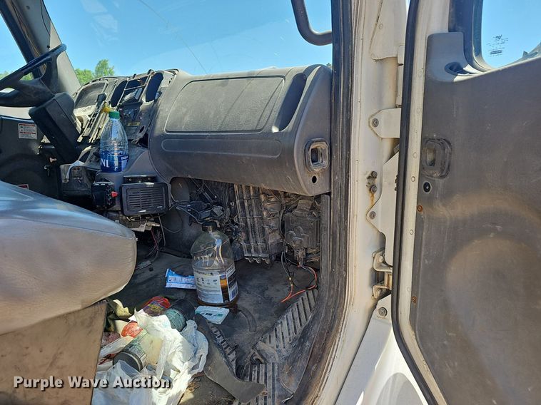 image for item EJ5413 2005 Freightliner  Business Class M2 refuse truck