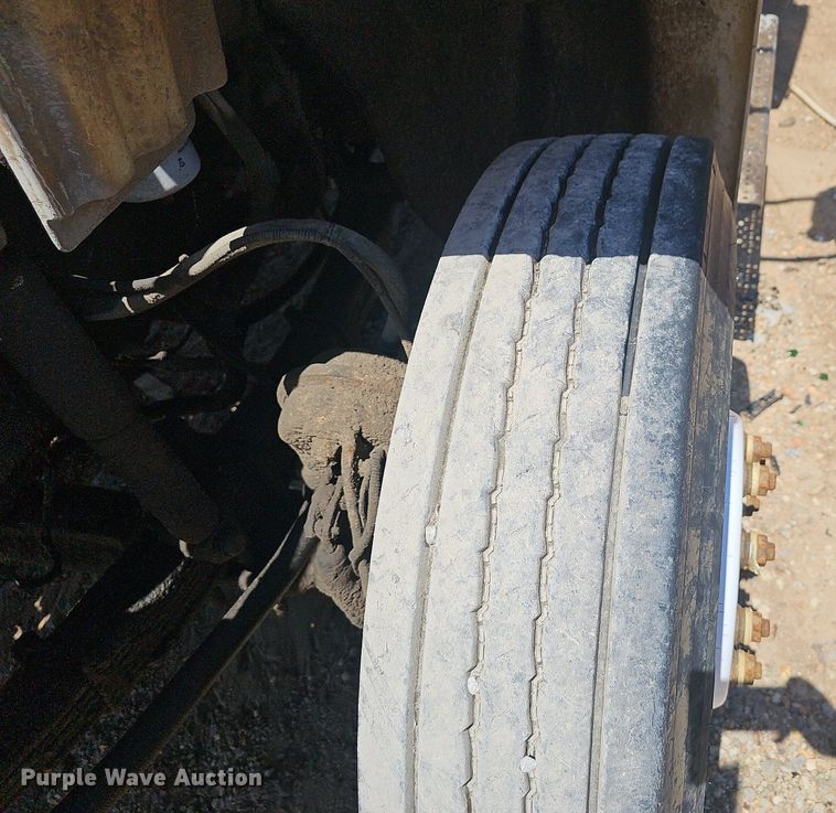 image for item EJ5413 2005 Freightliner  Business Class M2 refuse truck