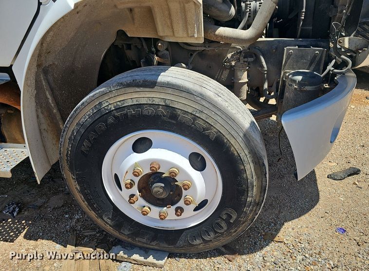 image for item EJ5413 2005 Freightliner  Business Class M2 refuse truck