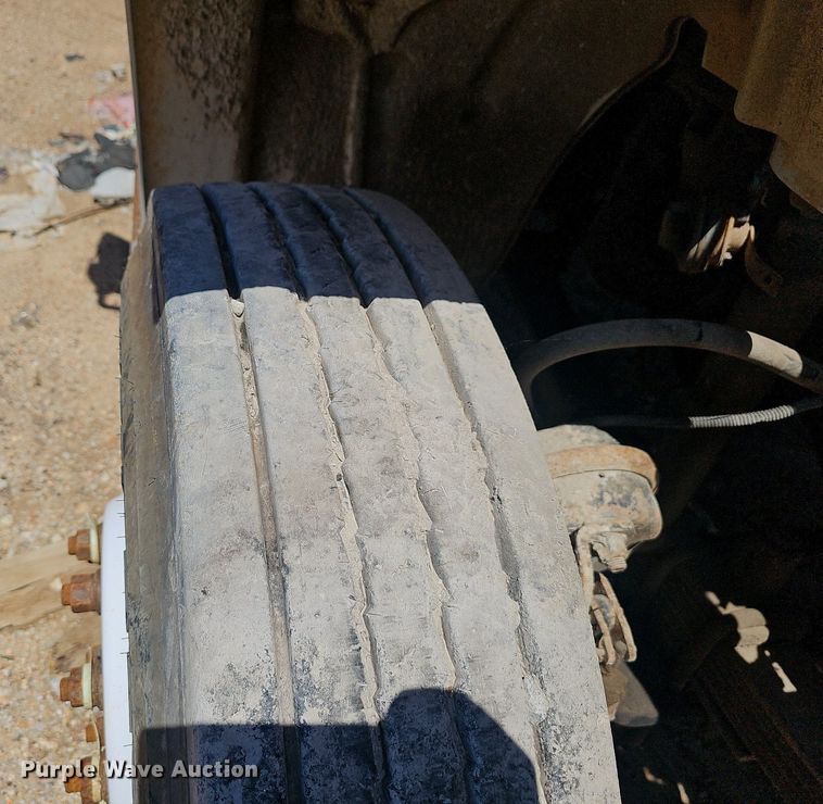 image for item EJ5413 2005 Freightliner  Business Class M2 refuse truck