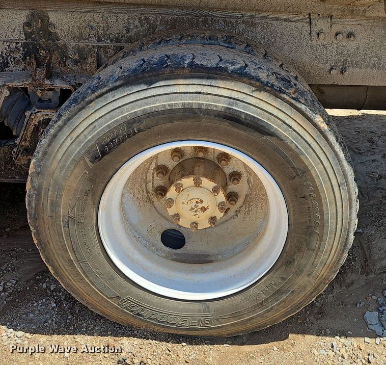 image for item EJ5413 2005 Freightliner  Business Class M2 refuse truck